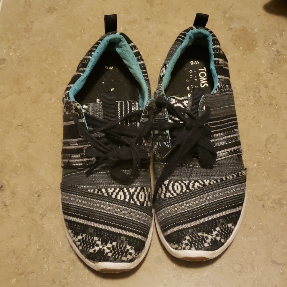 Toms sneakers